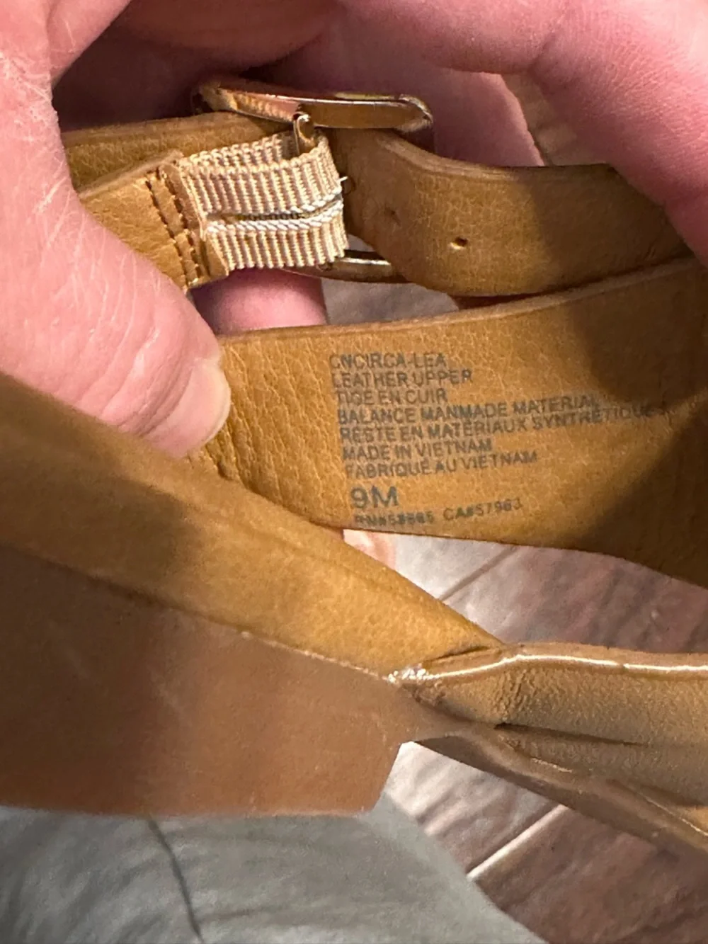 Caslon | Tan Buckle Toe-Post Sandals - Women’s 9 - Picture 7 of 11